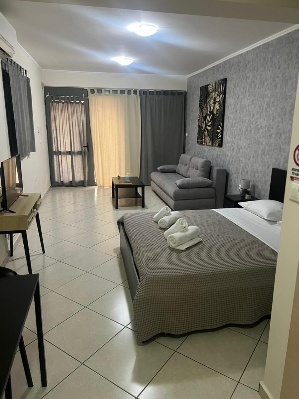 Avr Airport Deluxe Suites 4 Markópoulon Esterno foto